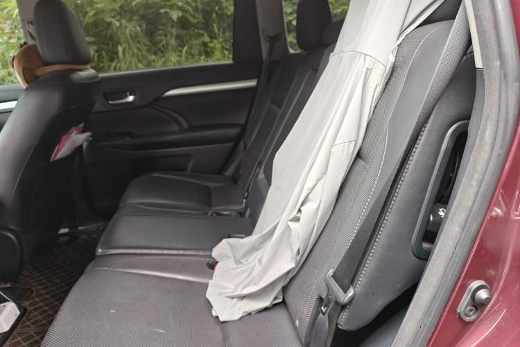 Used Toyota Highlander 2015 2.0T Four-Wheel Drive Luxury Navigation Version with 7 Seats Left Rear Seat