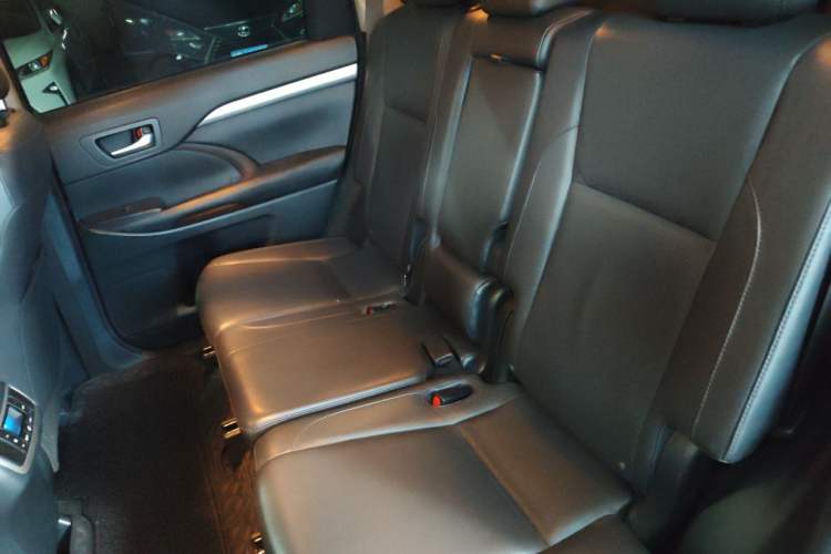 Used Toyota Highlander 2015 2.0T Four-Wheel Drive Luxury Edition 7-Seater Left Rear Seat