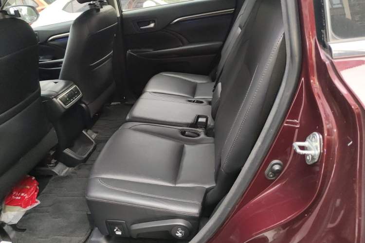 Used Toyota Highlander 2015 2.0T Four-Wheel Drive Ultimate Edition 7-Seater Left Rear Seat