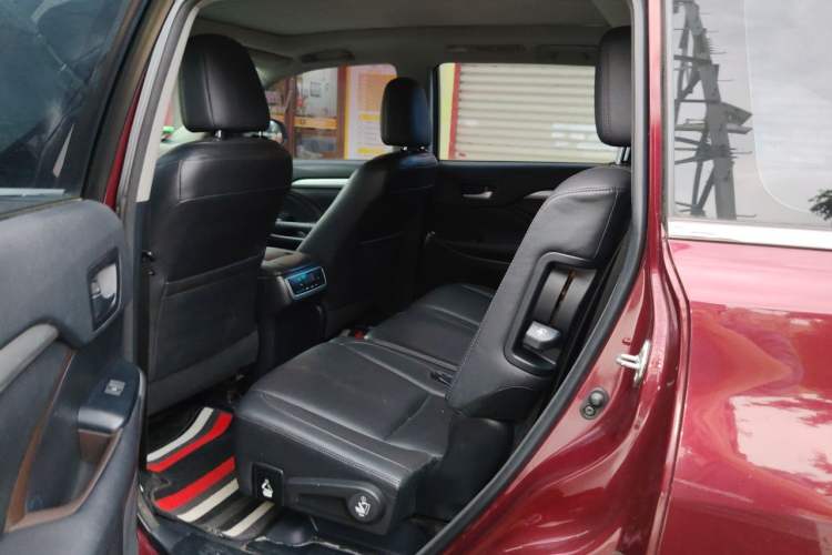 Used Toyota Highlander 2015 2.0T Four-Wheel Drive Luxury Edition 7-Seater Left Rear Seat