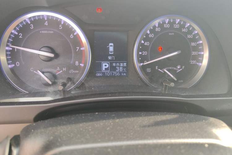 Used Toyota Highlander 2015 2.0T Four-Wheel Drive Luxury Edition 7-Seater Odometer Close Up