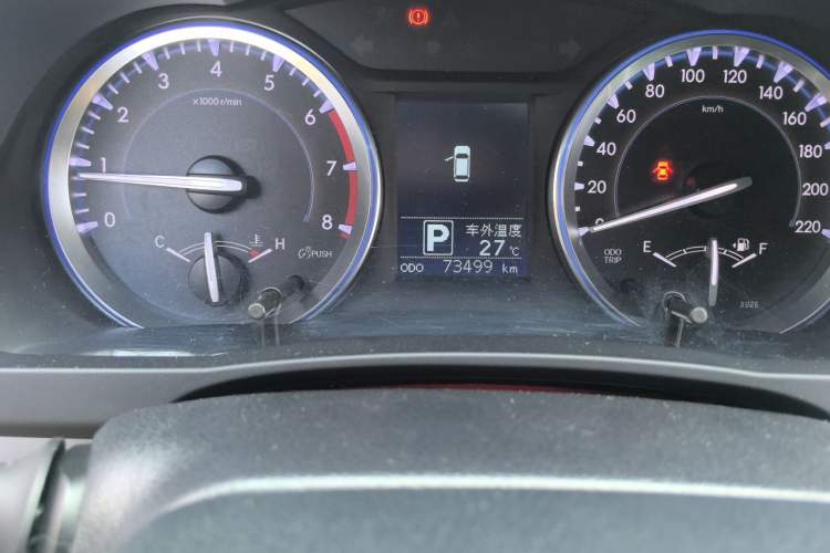 Used Toyota Highlander 2015 2.0T Four-Wheel Drive Luxury Edition 7-Seater Odometer Close Up