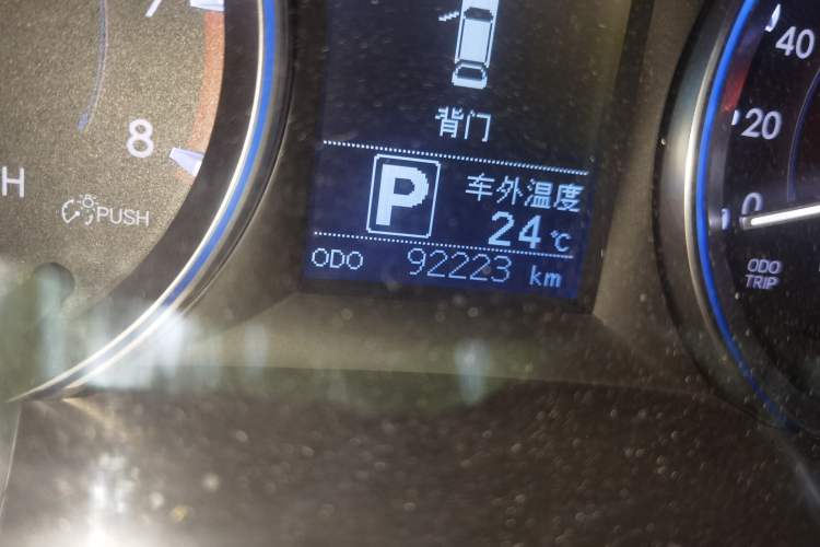 Used Toyota Highlander 2015 2.0T Four-Wheel Drive Luxury Edition 7-Seater Odometer Close Up