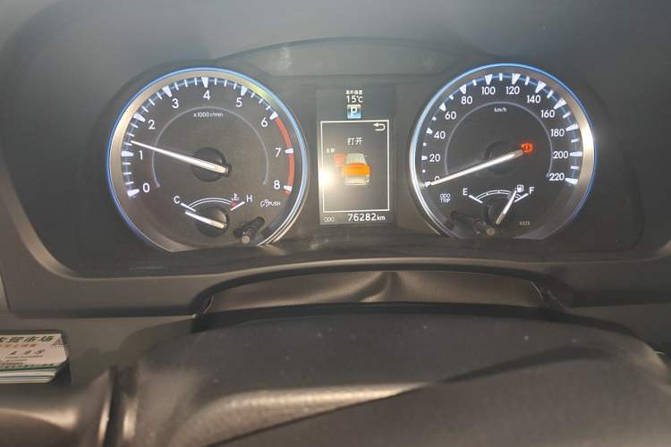 Used Toyota Highlander 2015 2.0T Four-Wheel Drive Luxury Navigation Version with 7 Seats Odometer Close Up