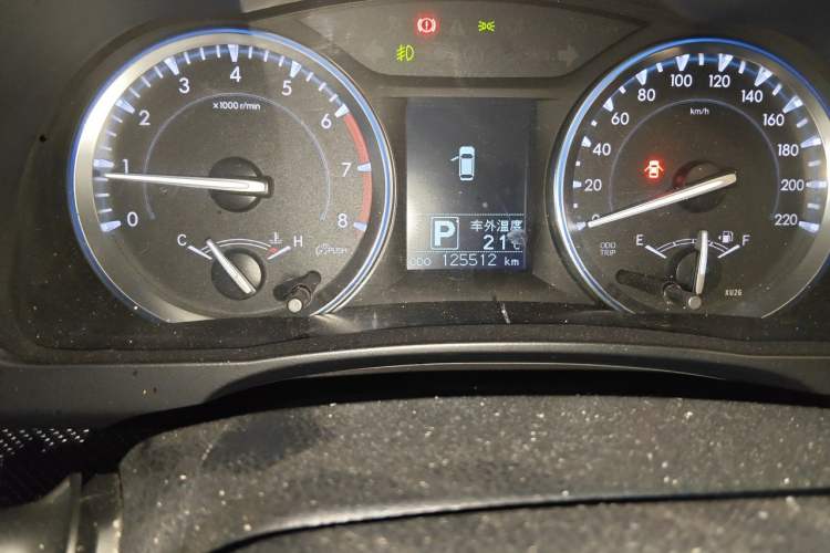 Used Toyota Highlander 2015 2.0T Two-Wheel Drive Luxury Edition 7 Seats Odometer Close Up