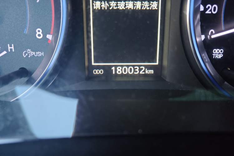 Used Toyota Highlander 2015 2.0T Four-Wheel Drive Ultimate Edition 7-Seater Odometer Close Up