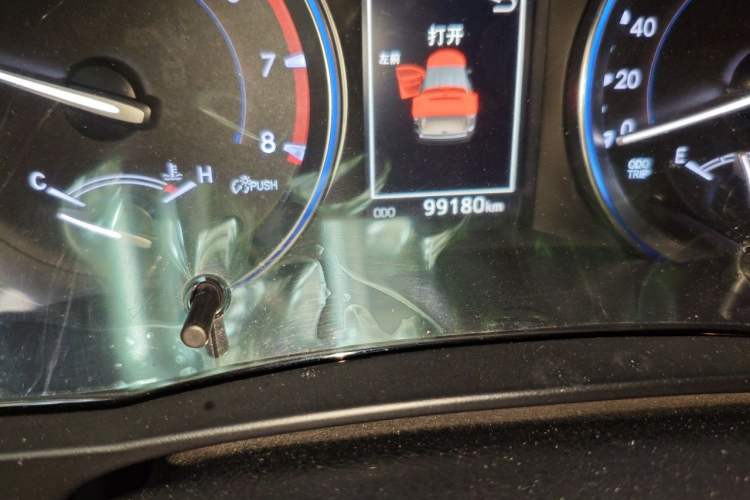 Used Toyota Highlander 2015 2.0T Four-Wheel Drive Ultimate Edition 7-Seater Odometer Close Up
