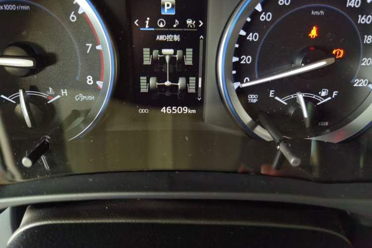 Used Toyota Highlander 2015 2.0T Four-Wheel Drive Ultimate Edition 7-Seater Odometer Close Up