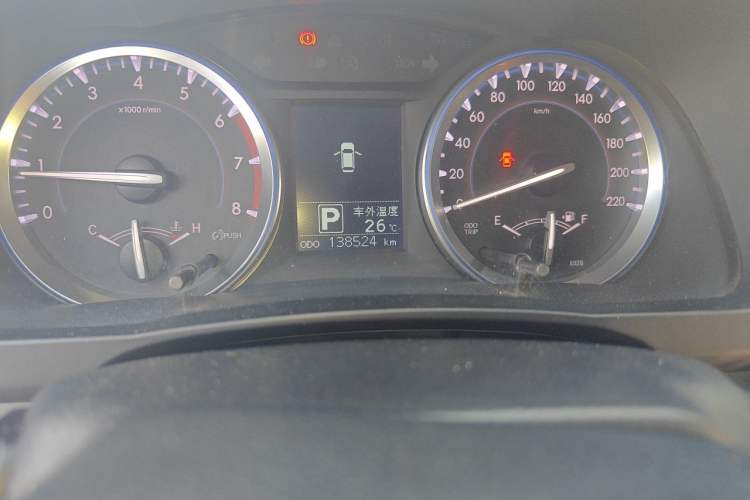 Used Toyota Highlander 2015 2.0T Four-Wheel Drive Luxury Edition 7-Seater Odometer Close Up