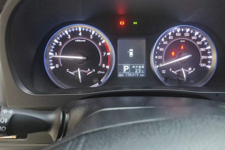 Used Toyota Highlander 2015 2.0T Four-Wheel Drive Luxury Edition 7-Seater Odometer Close Up