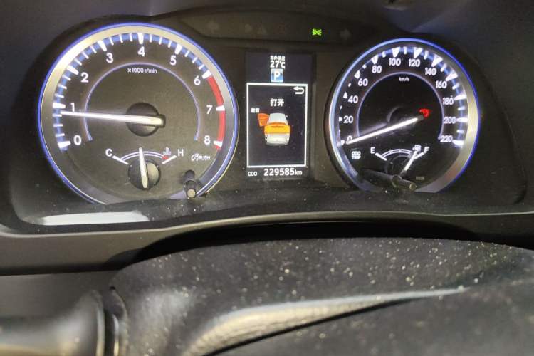 Used Toyota Highlander 2015 2.0T Four-Wheel Drive Ultimate Edition 7-Seater Odometer Close Up