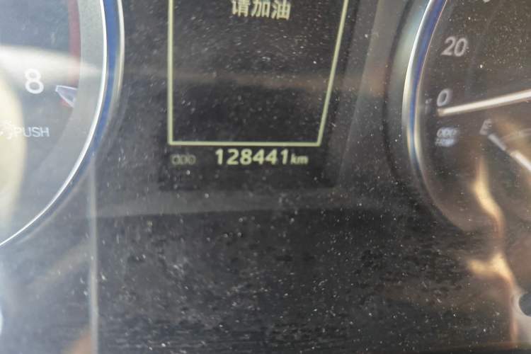 Used Toyota Highlander 2015 3.5L 4x4 Ultimate Edition 7-Seater Odometer Close Up