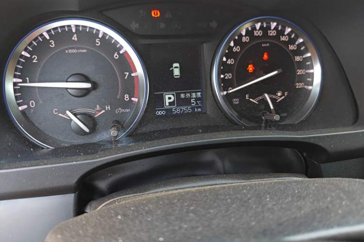 Used Toyota Highlander 2015 2.0T Four-Wheel Drive Luxury Edition 7-Seater Odometer Close Up