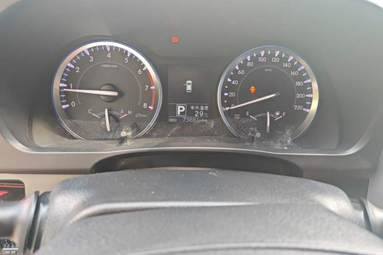 Used Toyota Highlander 2015 2.0T Four-Wheel Drive Luxury Edition 7-Seater Odometer Close Up