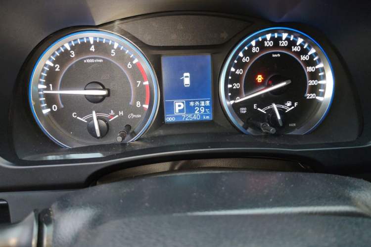 Used Toyota Highlander 2015 2.0T Four-Wheel Drive Luxury Edition 7-Seater Odometer Close Up