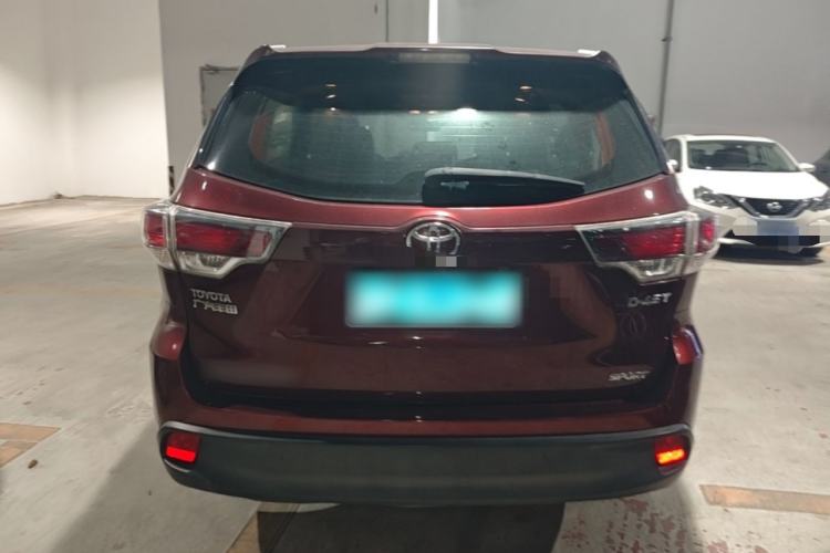 Used Toyota Highlander 2015 2.0T Two-Wheel Drive Luxury Edition 7 Seats Rear