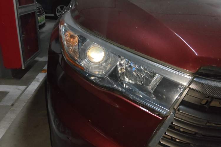 Used Toyota Highlander 2015 2.0T Two-Wheel Drive Luxury Edition 7 Seats Right Front Headlight