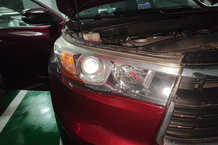 Used Toyota Highlander 2015 2.0T Four-Wheel Drive Luxury Edition 7-Seater Right Front Headlight