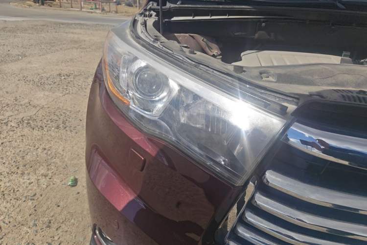 Used Toyota Highlander 2015 3.5L 4x4 Ultimate Edition 7-Seater Right Front Headlight