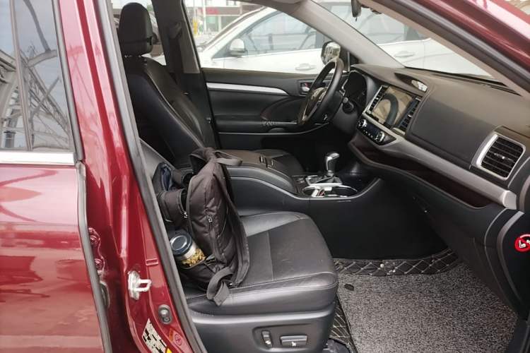 Used Toyota Highlander 2015 2.0T Four-Wheel Drive Luxury Edition 7-Seater Right Front Seat