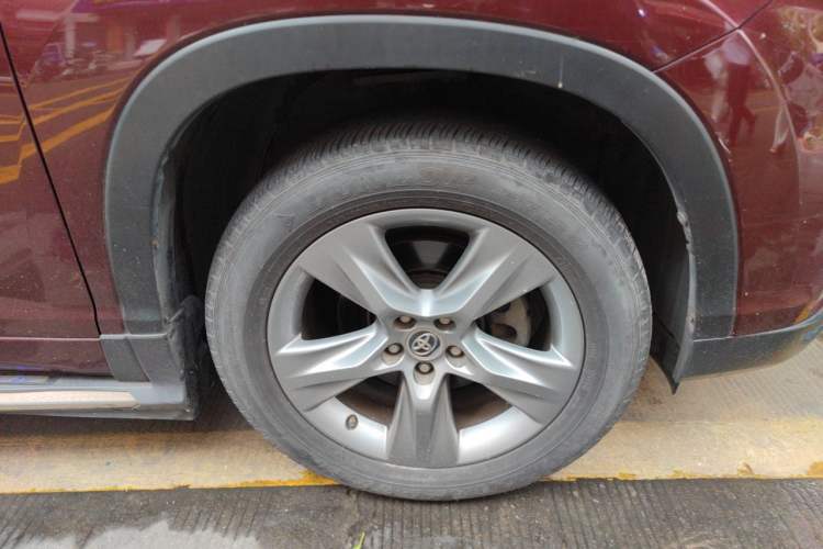 Used Toyota Highlander 2015 2.0T Four-Wheel Drive Luxury Edition 7-Seater Right Front Wheel Hub
