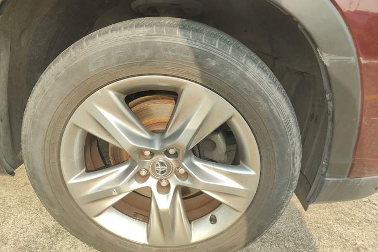 Used Toyota Highlander 2015 2.0T Four-Wheel Drive Luxury Edition 7-Seater Right Front Wheel Hub