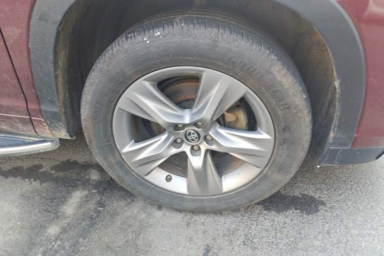 Used Toyota Highlander 2015 2.0T Four-Wheel Drive Luxury Edition 7-Seater Right Front Wheel Hub