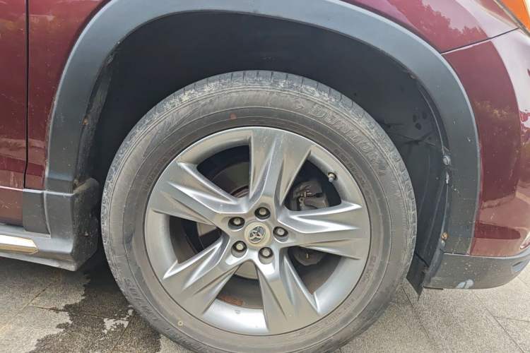 Used Toyota Highlander 2015 2.0T Two-Wheel Drive Luxury Edition 7 Seats Right Front Wheel Hub
