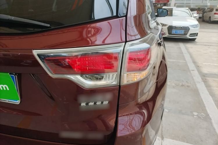 Used Toyota Highlander 2015 2.0T Four-Wheel Drive Luxury Edition 7-Seater Right Rear Taillight