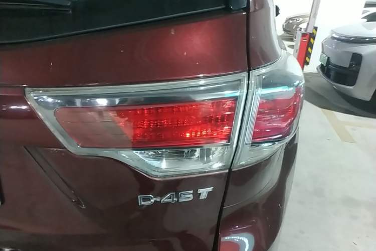 Used Toyota Highlander 2015 2.0T Four-Wheel Drive Luxury Edition 7-Seater Right Rear Taillight