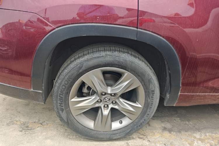 Used Toyota Highlander 2015 2.0T Four-Wheel Drive Luxury Edition 7-Seater Right Rear Wheel Hub