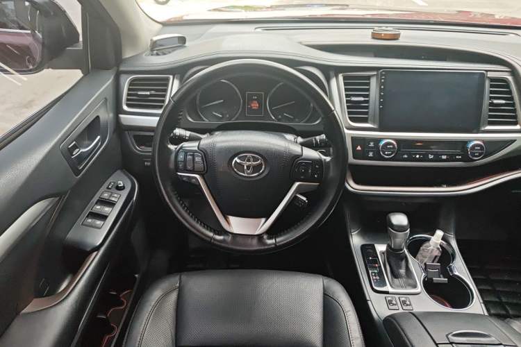 Used Toyota Highlander 2015 2.0T Two-Wheel Drive Luxury Navigation Version 7 Seats Steering Wheel