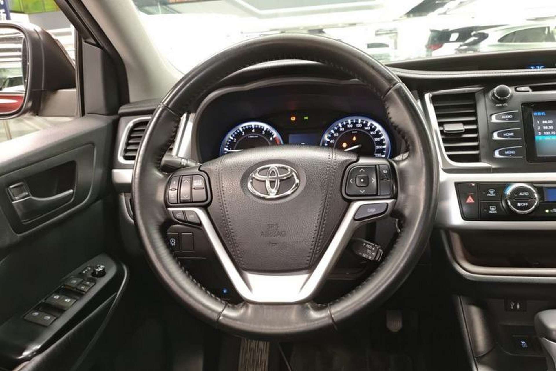 Used Toyota Highlander 2015 2.0T Two-Wheel Drive Luxury Edition 7 Seats Steering Wheel