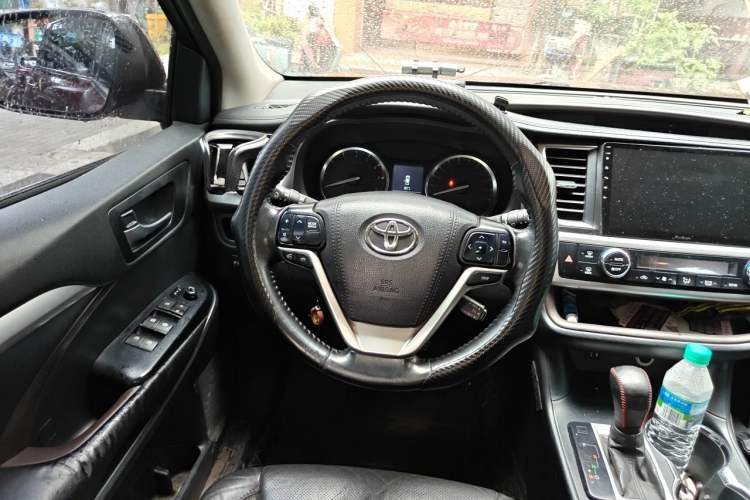 Used Toyota Highlander 2015 2.0T Two-Wheel Drive Luxury Edition 7 Seats Steering Wheel