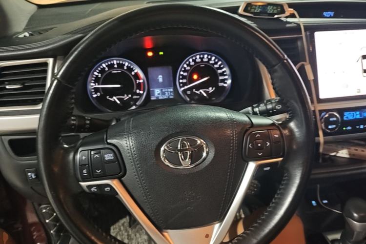 Used Toyota Highlander 2015 2.0T Two-Wheel Drive Luxury Edition 7 Seats Steering Wheel
