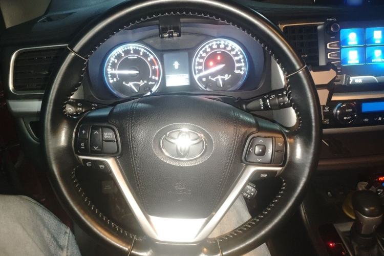 Used Toyota Highlander 2015 2.0T Four-Wheel Drive Luxury Edition 7-Seater Steering Wheel
