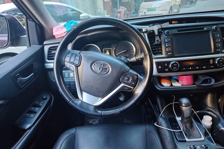 Used Toyota Highlander 2015 2.0T Four-Wheel Drive Ultimate Edition 7-Seater Steering Wheel