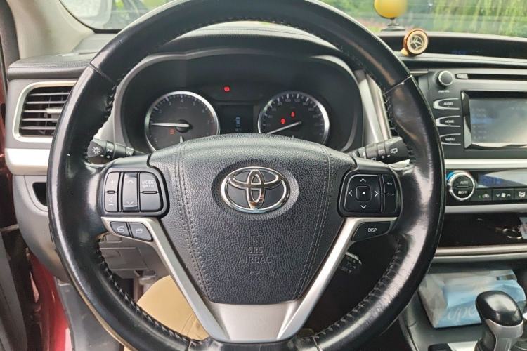Used Toyota Highlander 2015 2.0T Two-Wheel Drive Luxury Edition 7 Seats Steering Wheel
