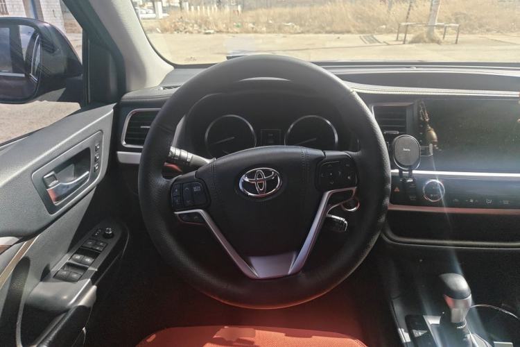 Used Toyota Highlander 2015 3.5L 4x4 Ultimate Edition 7-Seater Steering Wheel