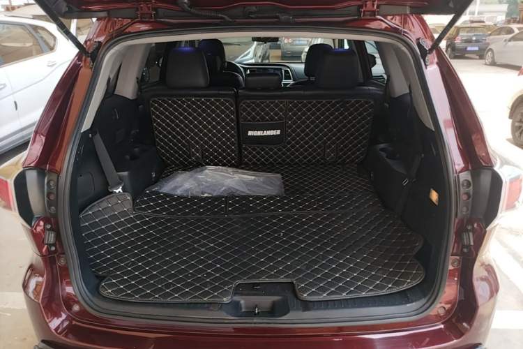 Used Toyota Highlander 2015 2.0T Four-Wheel Drive Luxury Edition 7-Seater Trunk