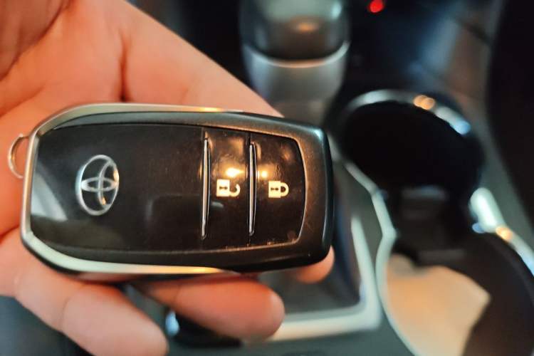Used Toyota Highlander 2015 2.0T Four-Wheel Drive Luxury Edition 7-Seater Vehicle Key