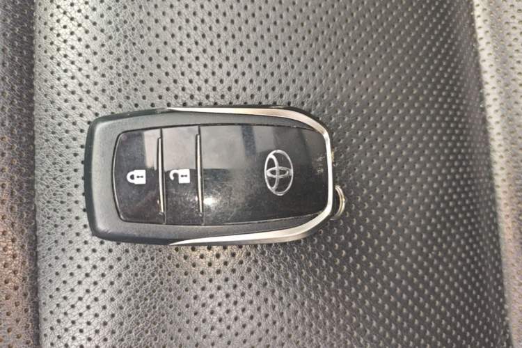 Used Toyota Highlander 2015 2.0T Four-Wheel Drive Luxury Edition 7-Seater Vehicle Key