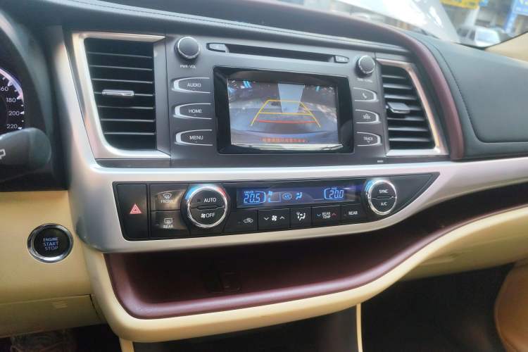 Used Toyota Highlander 2015 2.0T Two-Wheel Drive Luxury Edition 7 Seats Audio And AC Panel