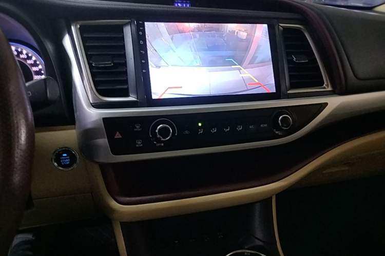 Used Toyota Highlander 2015 2.0T Four-Wheel Drive Elite Edition 7-Seater Audio And AC Panel