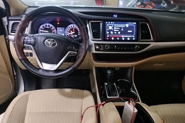Used Toyota Highlander 2015 2.0T Four-Wheel Drive Elite Edition 7-Seater Center Console