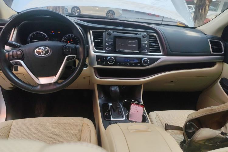 Used Toyota Highlander 2015 2.0T Two-Wheel Drive Luxury Edition 7 Seats Center Console
