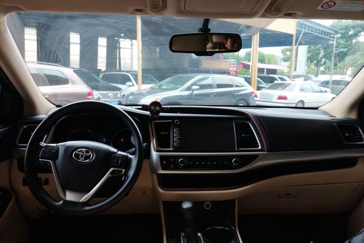 Used Toyota Highlander 2015 2.0T Two-Wheel Drive Elite Edition 7 Seats Center Console