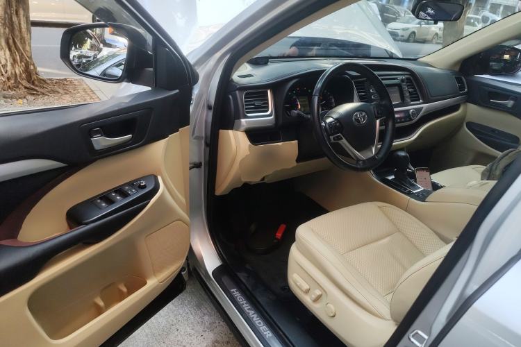 Used Toyota Highlander 2015 2.0T Two-Wheel Drive Luxury Edition 7 Seats Driver Seat