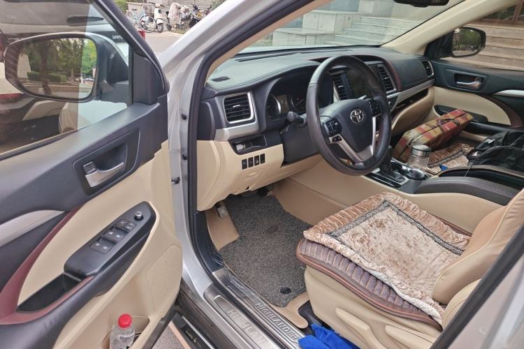 Used Toyota Highlander 2015 3.5L 4x4 Elite Edition 7-Seater Driver Seat