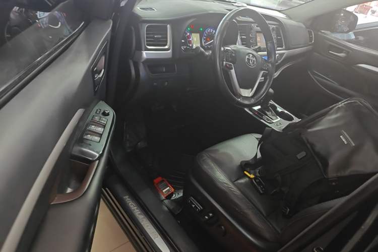 Used Toyota Highlander 2015 2.0T Four-Wheel Drive Luxury Edition 7-Seater Driver Seat